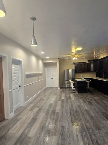 445 S Des Plaines River Road, Des Plaines, IL 60016