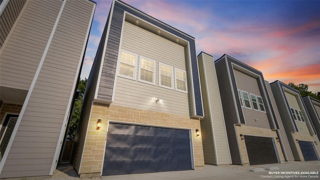 825 Paul Quinn Street E, Houston, TX 77091