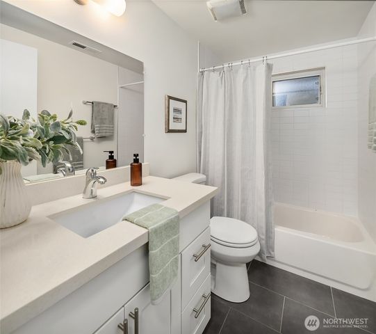 5702 239th Place SW, Mountlake Terrace, WA 98043