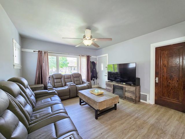 3715 Clinton Avenue, Berwyn, IL 60402