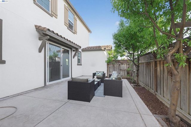 1005 S Fowler Ln, Mountain House, CA 95391