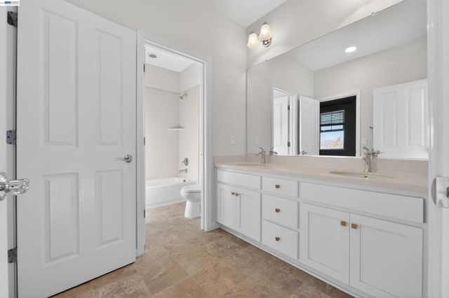 1005 S Fowler Ln, Mountain House, CA 95391