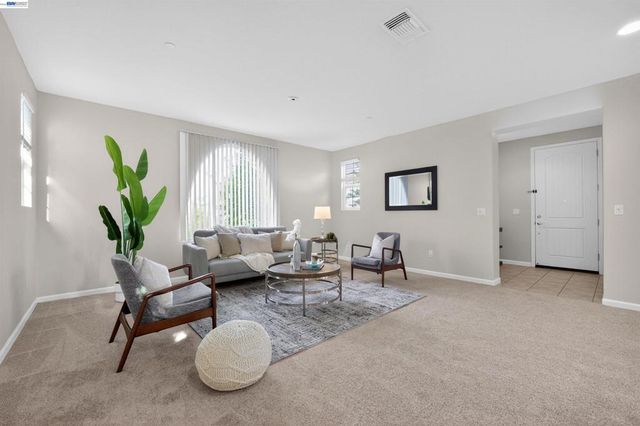 1005 S Fowler Ln, Mountain House, CA 95391