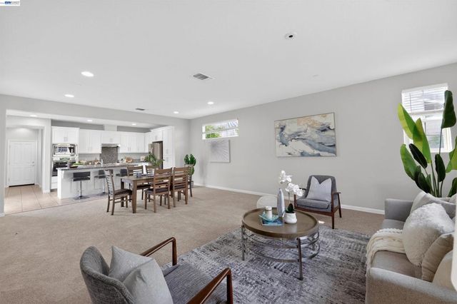 1005 S Fowler Ln, Mountain House, CA 95391