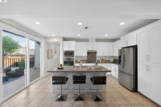 1005 S Fowler Ln, Mountain House, CA 95391