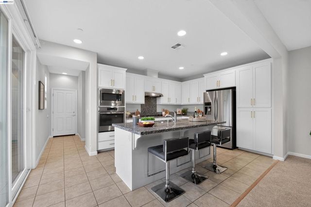 1005 S Fowler Ln, Mountain House, CA 95391