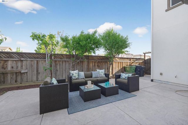 1005 S Fowler Ln, Mountain House, CA 95391