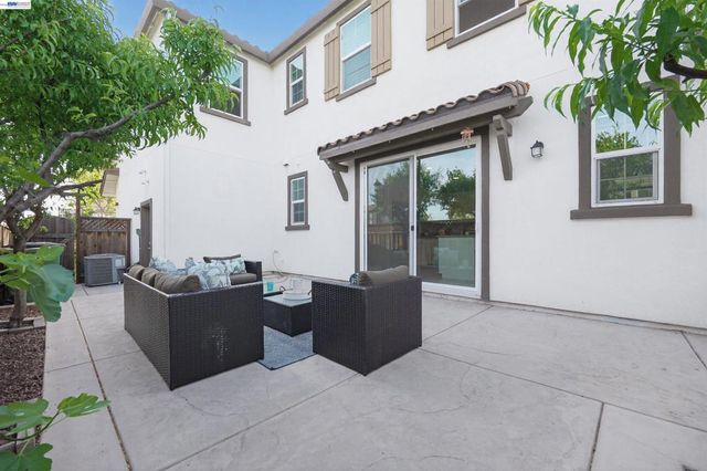 1005 S Fowler Ln, Mountain House, CA 95391