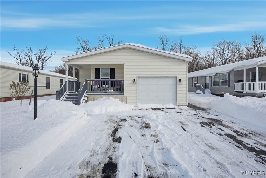 5455 Southwestern Boulevard 21, Hamburg, NY 14075