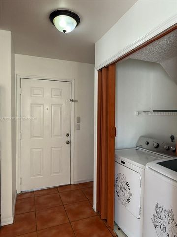 6235 SW Kendale Lakes Cir 239, Miami, FL 33183