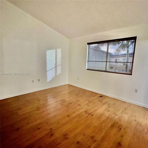 6235 SW Kendale Lakes Cir 239, Miami, FL 33183