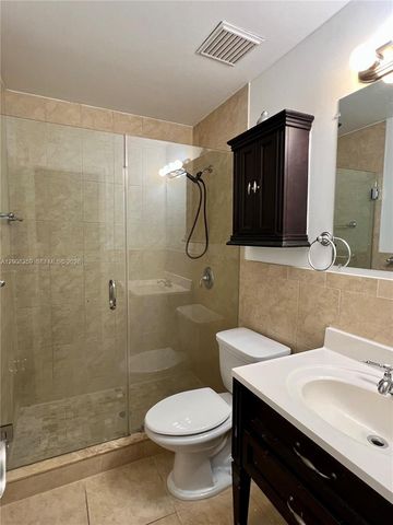 6235 SW Kendale Lakes Cir 239, Miami, FL 33183