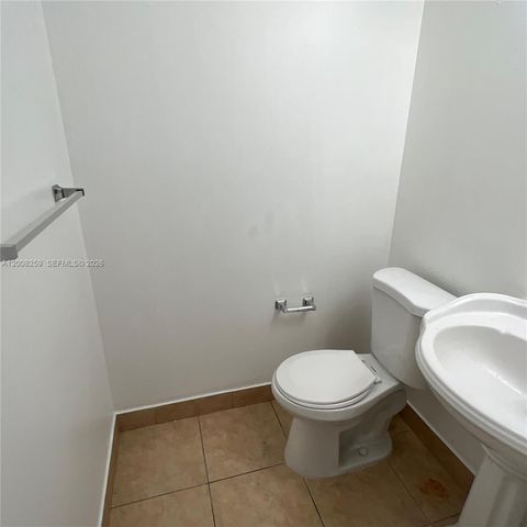 6235 SW Kendale Lakes Cir 239, Miami, FL 33183