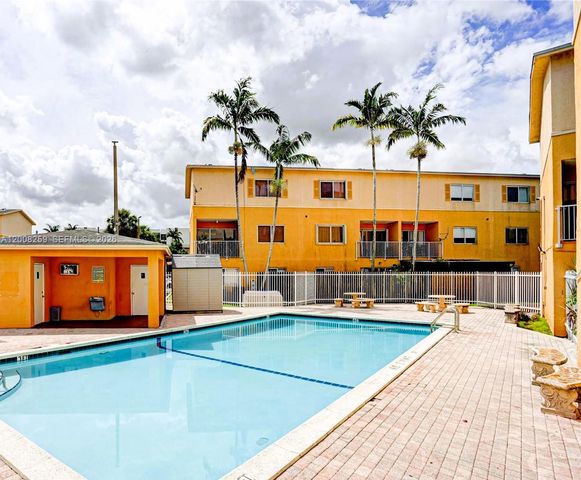 6235 SW Kendale Lakes Cir 239, Miami, FL 33183