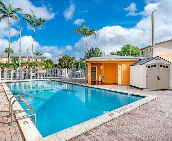 6235 SW Kendale Lakes Cir 239, Miami, FL 33183