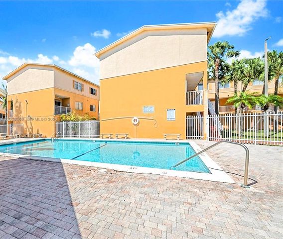 6235 SW Kendale Lakes Cir 239, Miami, FL 33183
