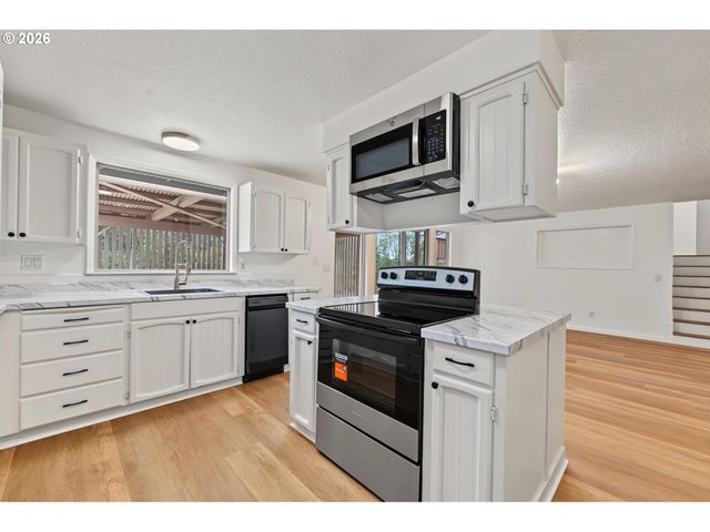 17610 Se SUNNYSIDE Rd, Damascus, OR 97089