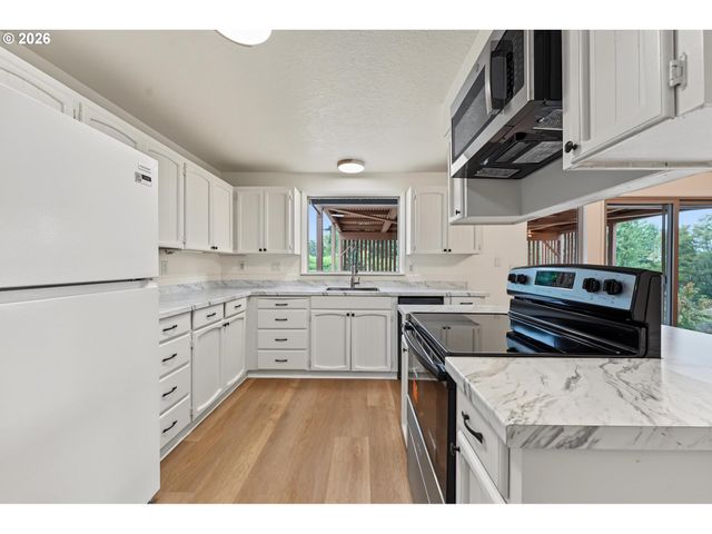 17610 Se SUNNYSIDE Rd, Damascus, OR 97089