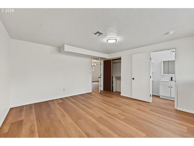 17610 Se SUNNYSIDE Rd, Damascus, OR 97089