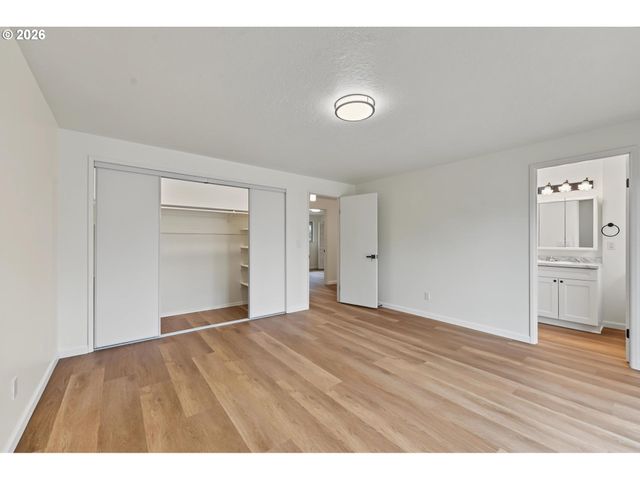 17610 Se SUNNYSIDE Rd, Damascus, OR 97089