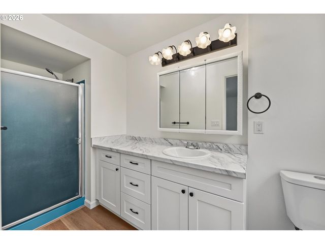 17610 Se SUNNYSIDE Rd, Damascus, OR 97089