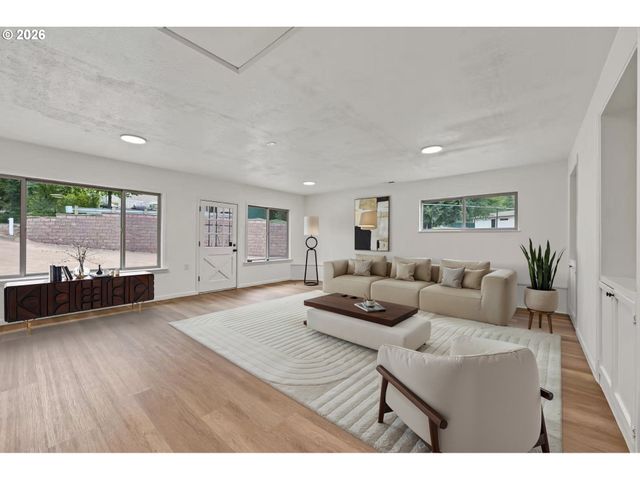 17610 Se SUNNYSIDE Rd, Damascus, OR 97089