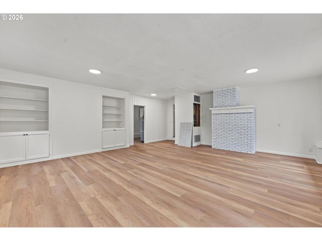 17610 Se SUNNYSIDE Rd, Damascus, OR 97089