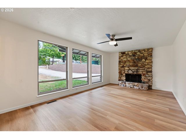 17610 Se SUNNYSIDE Rd, Damascus, OR 97089