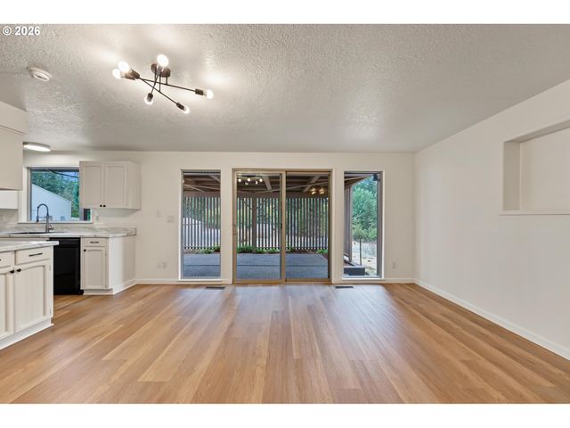 17610 Se SUNNYSIDE Rd, Damascus, OR 97089