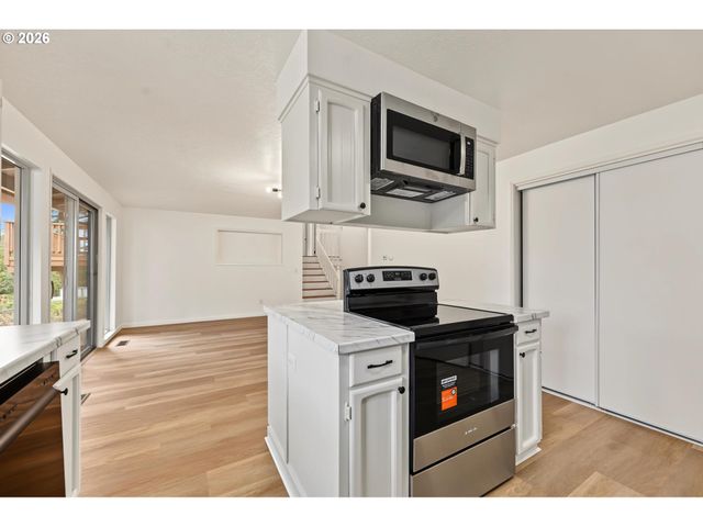 17610 Se SUNNYSIDE Rd, Damascus, OR 97089