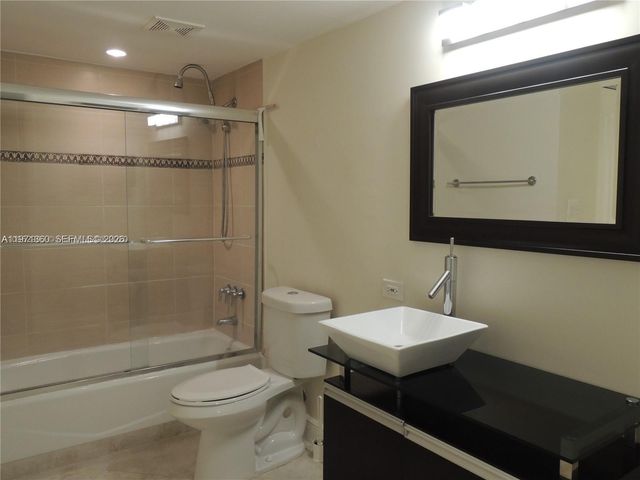 3101 N Country Club Drive 107, Aventura, FL 33180