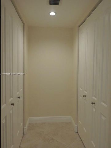 3101 N Country Club Drive 107, Aventura, FL 33180