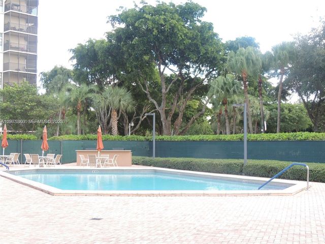 3101 N Country Club Drive 107, Aventura, FL 33180
