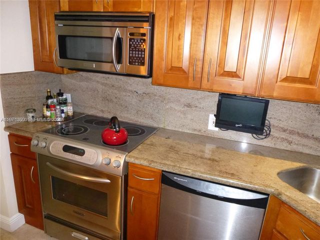 3101 N Country Club Drive 107, Aventura, FL 33180