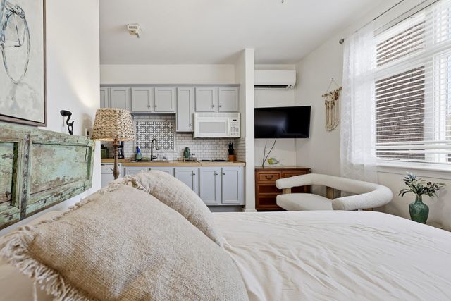 1245 Graves Harbor TRL 2101, Huddleston, VA 24104