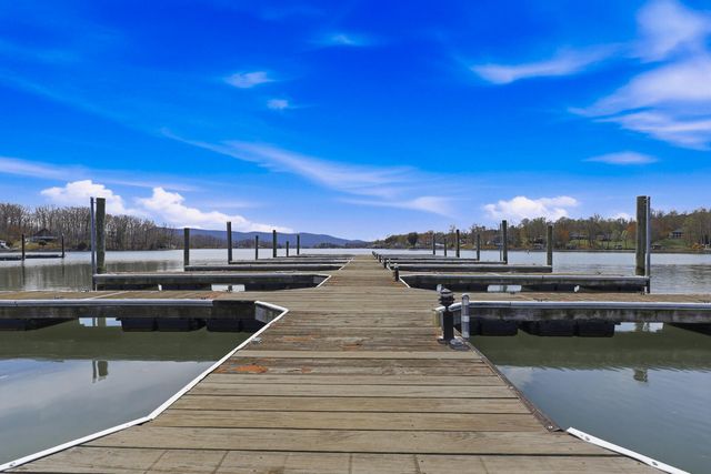 1245 Graves Harbor TRL 2101, Huddleston, VA 24104