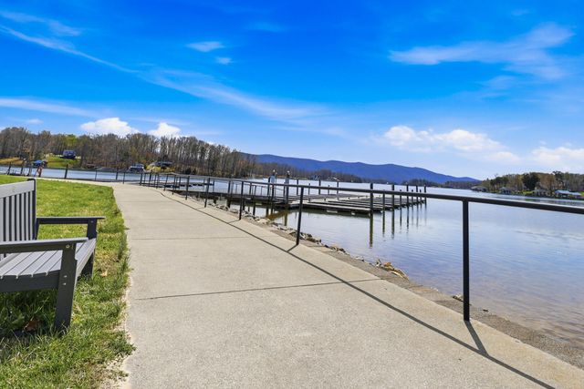 1245 Graves Harbor TRL 2101, Huddleston, VA 24104