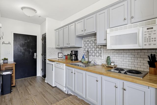1245 Graves Harbor TRL 2101, Huddleston, VA 24104