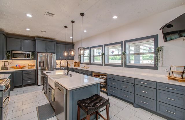 126 Road 5210, Cleveland, TX 77327