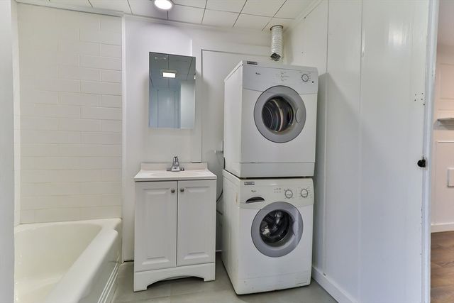 194 Main St, Dennis, MA 02638