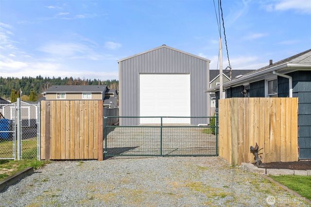 120 Tacoma Avenue NW, Orting, WA 98360