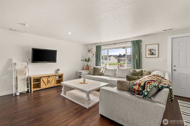 120 Tacoma Avenue NW, Orting, WA 98360