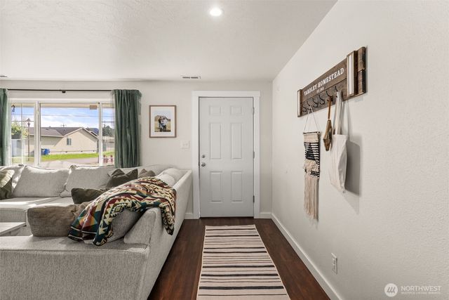 120 Tacoma Avenue NW, Orting, WA 98360