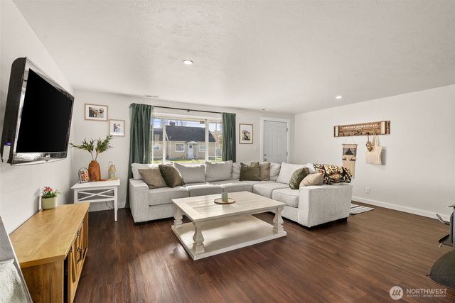 120 Tacoma Avenue NW, Orting, WA 98360