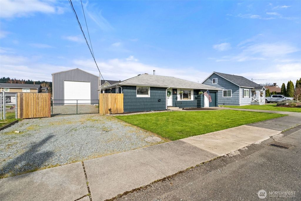 120 Tacoma Avenue NW, Orting, WA 98360