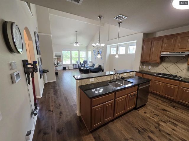 7901 Southwest PKWY 15, Austin, TX 78735