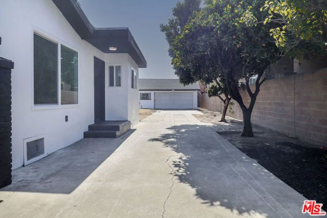 11125 S Osage Avenue, Inglewood, CA 90304