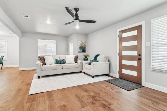 4141 Huckleberry Circle, Dallas, TX 75216