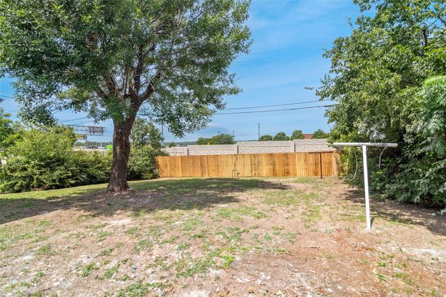 4141 Huckleberry Circle, Dallas, TX 75216