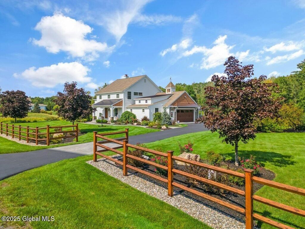 16 Saratoga Farm Road, Malta, NY 12020